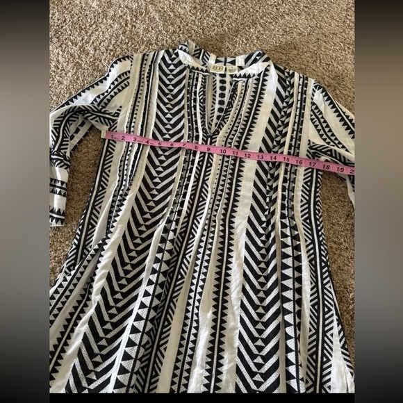 Boo Gemes Black/White Bell Sleeve Aztec Print Mini Dress
 size Small - Picture 9 of 12